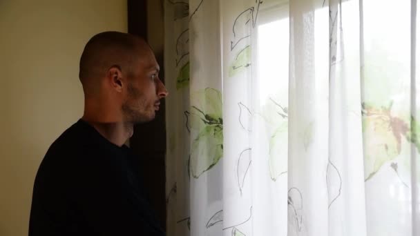 Jonge Eenzame Depressieve Man Die Lijdt Aan Angststoornis Agorafobie Staande — Stockvideo