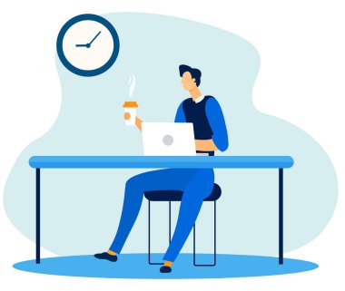 Ofis çalışanı işyerinde kahve molası veriyor.