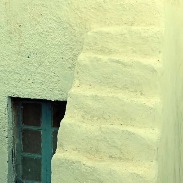 Alte weiße treppe des traditionellen santorini-hauses — Stockfoto