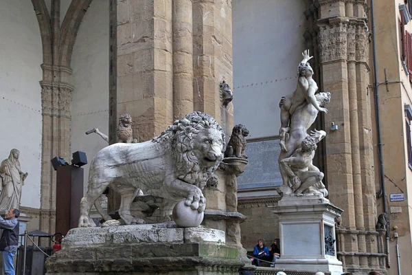 Středověká mramorové sochy ve Florencii, Itálie — Stock fotografie