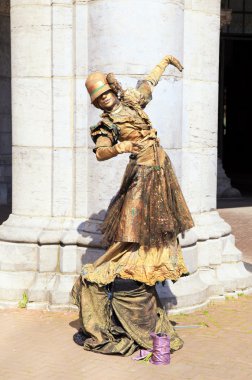 Altın boyalı MIME sanatçı şehir merkezinde, Amsterdam, Hollanda