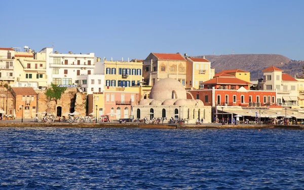 Венецианская гавань Ханьи с историческими домами, Крит, Греция — стоковое фото