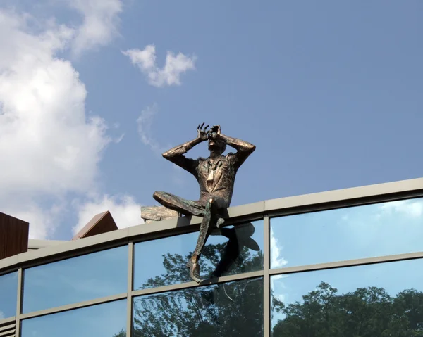 Sculpture "The Observer" on roof, Kiev — Stock fotografie