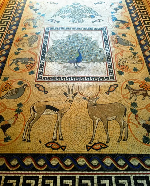 Animal floor mosaic in greek orthodox church — ストック写真