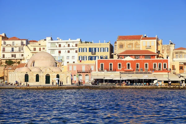 Wenecki port Chania z zabytkowych domów, Kreta, Grecja — Zdjęcie stockowe