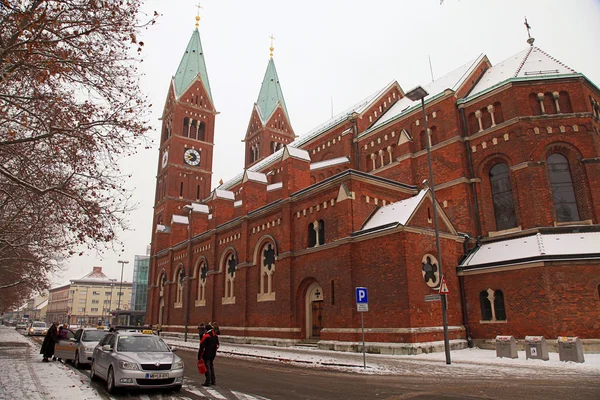 Ferences templom St Mary anyja irgalmas in Maribor — Stock Fotó