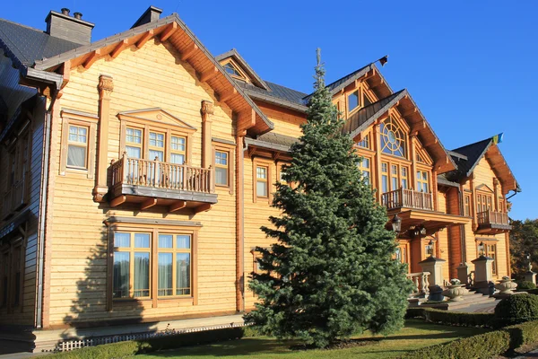 Drewniany dom Honka w Międzygórski, Ukraina — Zdjęcie stockowe
