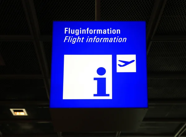 Panneau d'information de vol aéroport — Photo