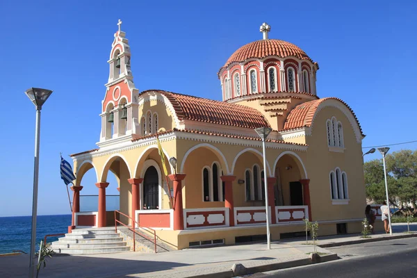 Orthodox church near sea coast, Crete, Greece — Stock Photo, Image