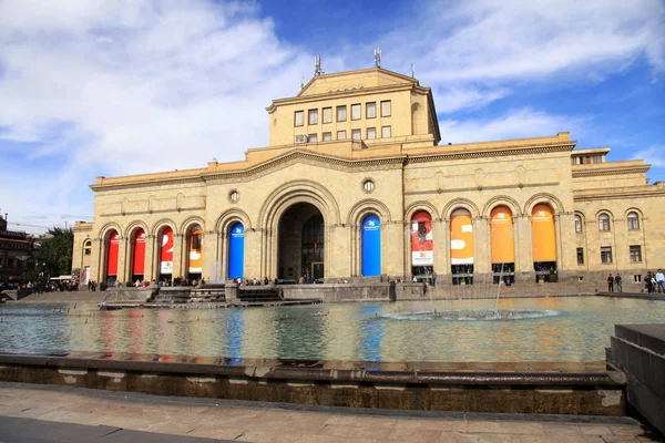 Historia Museum i Armenien på Republic Square i Yerevan — Stockfoto