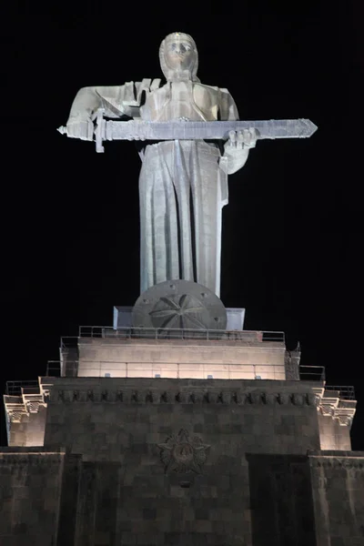 Moeder Armenië standbeeld, Yerevan, Armenië. — Stockfoto