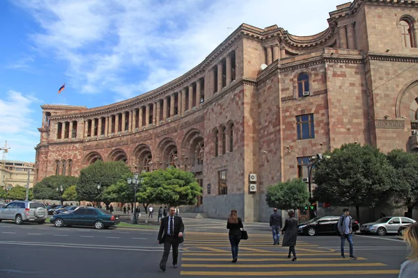 Platz der Republik und die armenische Regierung in Eriwan, Armenien — Stockfoto