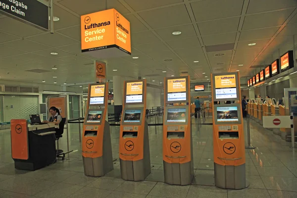 Lufthansa сервісний центр в Міжнародний аеропорт Мюнхен, Німеччина — стокове фото