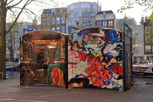 Cabinas comerciales en el mercado de pulgas Waterlooplein, Amsterdam —  Fotos de Stock