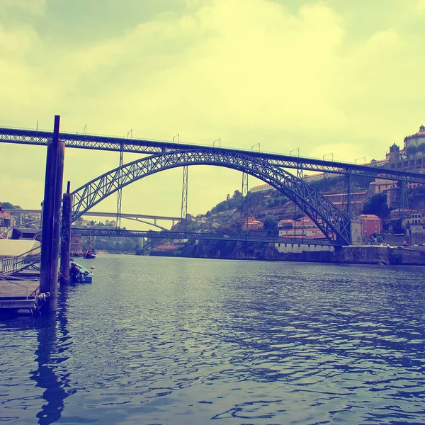 Ribeira, Dom Luis I Bridge och floden Douro, Porto (Portugal) — Stockfoto