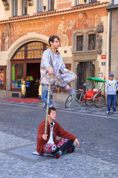 Magic street performance at the Old Town Square in Prague — Stock Photo, Image