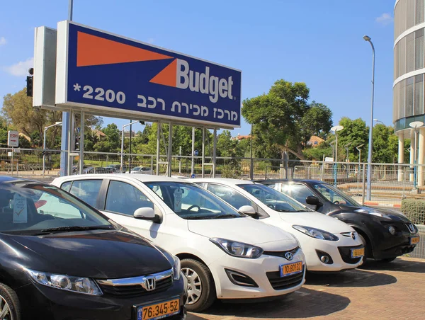 Budget alquiler de coches en Herzliya, Israel . — Foto de Stock