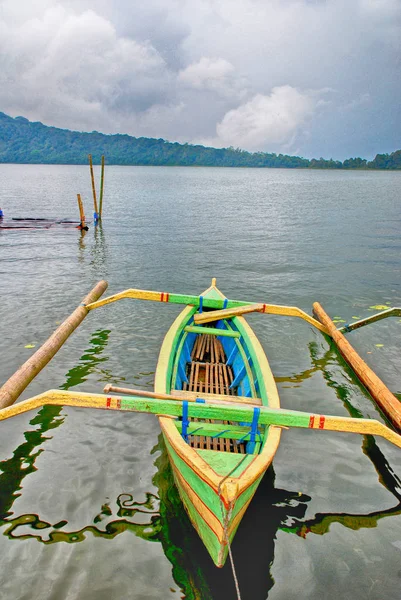 Kanu auf dem See — Stockfoto