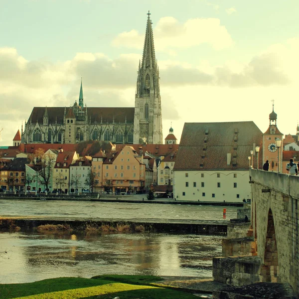 Regensburg (Bajorország, Németország) és a Duna — Stock Fotó