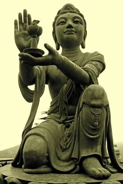 Boeddhistische standbeeld (tian tan Boeddha) op lantau (hong kong). — Stockfoto