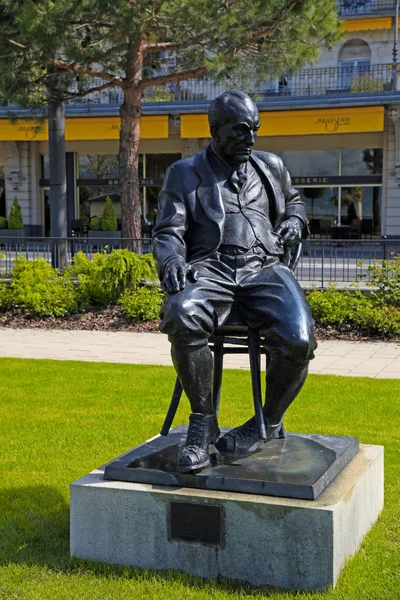 Statue en bronze de Vladimir Nabokov à Montreux, Suisse — Photo