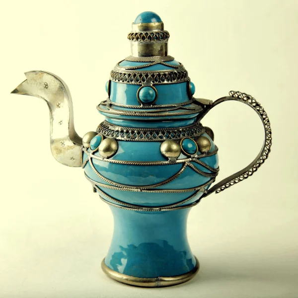 Tunezyjski niebieski czajniczek srebrny — Zdjęcie stockowe