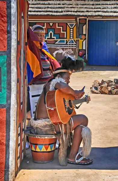 Pueblo zulú y ndebele, Sudáfrica . — Foto de Stock
