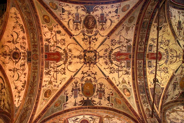 Mittelalterliches Deckenfresko im Palazzo Vecchio, Florenz, Italien — Stockfoto