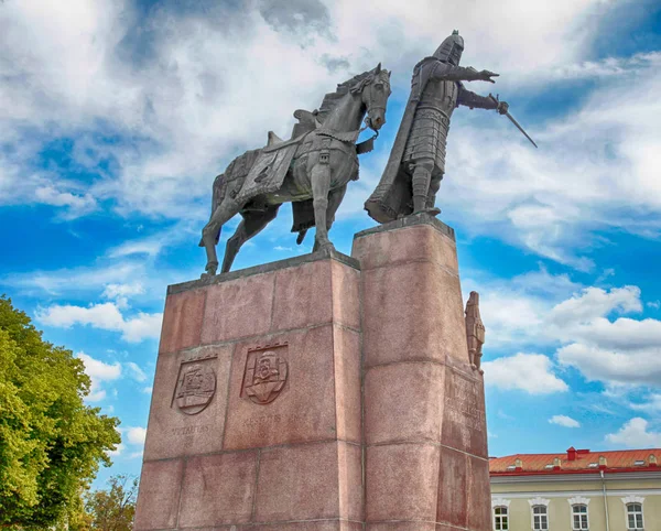 Brons monument till storhertig Gediminas, Vilnius, Litauen. — Stockfoto