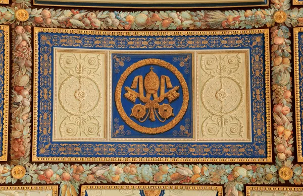 Parte del techo ornamental en el museo del Vaticano, Roma, Italia — Foto de Stock