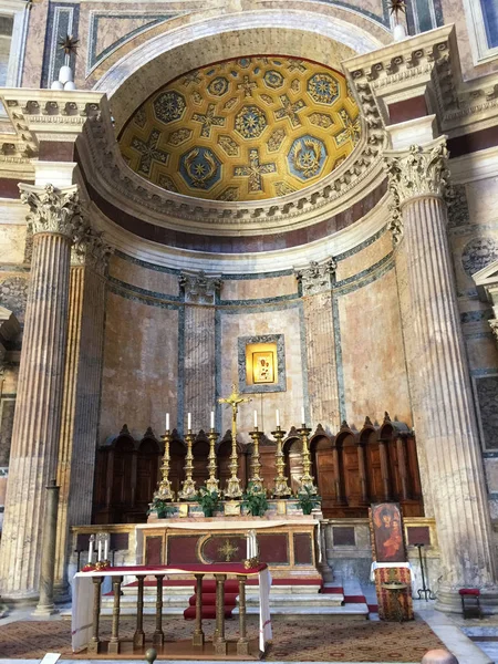 Altar in Pantheon, Rome, Italy. — Stock Photo, Image