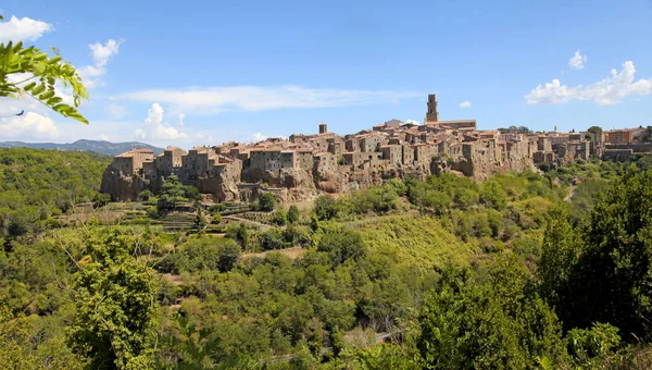 Panoramic view of the medieval village Pitigliano, Tuscany, Italy — Stock Photo, Image