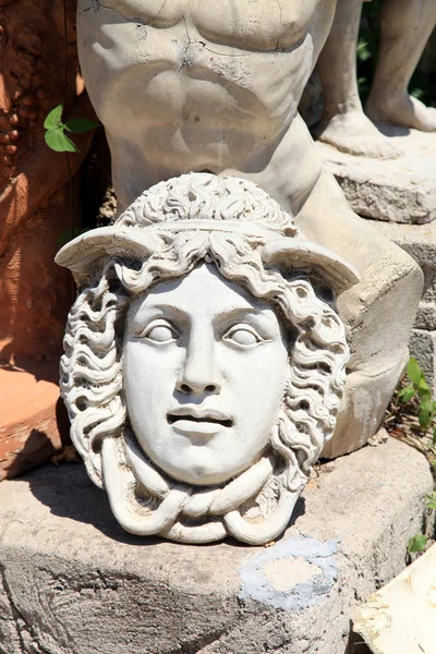 Medusa başı taş oyma — Stok fotoğraf