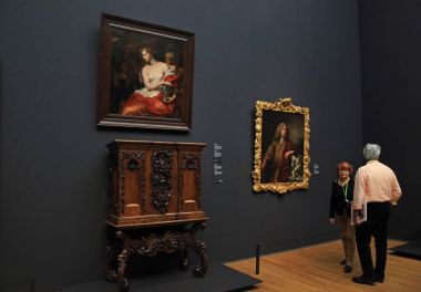 Ziyaretçi ünlü Rijksmuseum Amsterdam, Hollanda. 