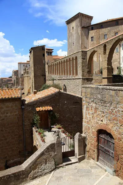 Oude Italiaanse stad Pitigliano op de tufsteen rock, Toscane, Italië — Stockfoto