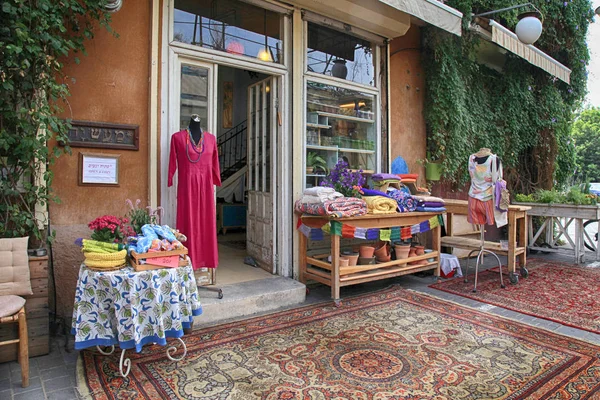 Loja de roupas de designer na área de mercado de pulgas Jaffa de Tel Aviv — Fotografia de Stock