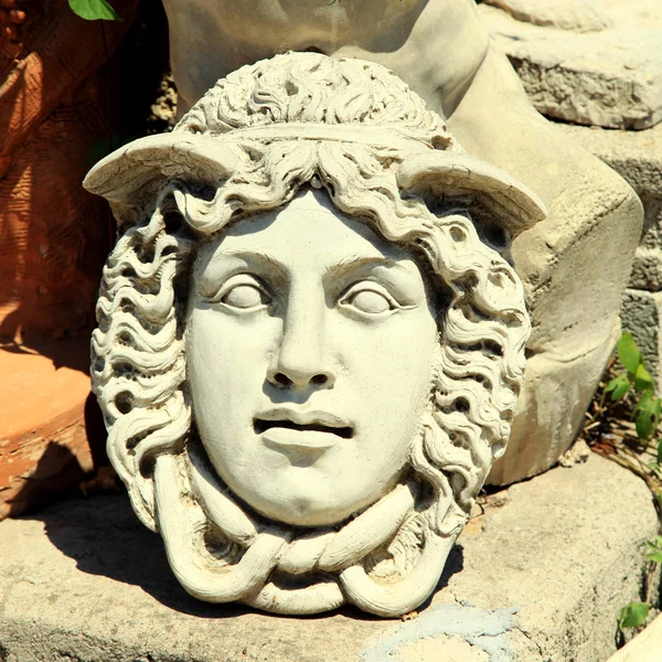 Pedra esculpida Medusa cabeça — Fotografia de Stock