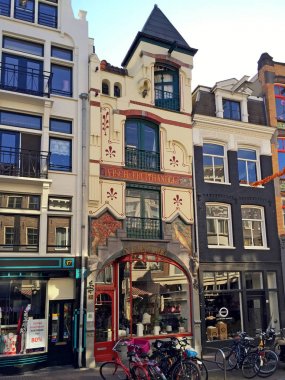 eski Hollanda binalar eski şehir, Amsterdam, Nether ile sokak