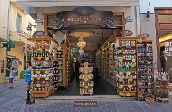 Kretensiska souvenirbutik i gamla stan, Rethymnon, Kreta, Grekland — Stockfoto