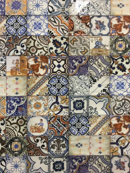 Decoratieve tegels met "Majolica" patronen. — Stockfoto