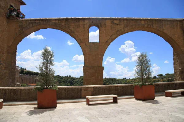 Medeltida staden Pitigliano i Toscana, Italien — Stockfoto