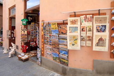 Siena, Toskana, İtalya'nın eski şehir sokak Hediyelik eşya dükkanı