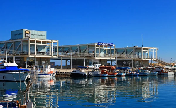Лімасол старого порту з сучасних ресторанів і яхти, Кіпр — стокове фото