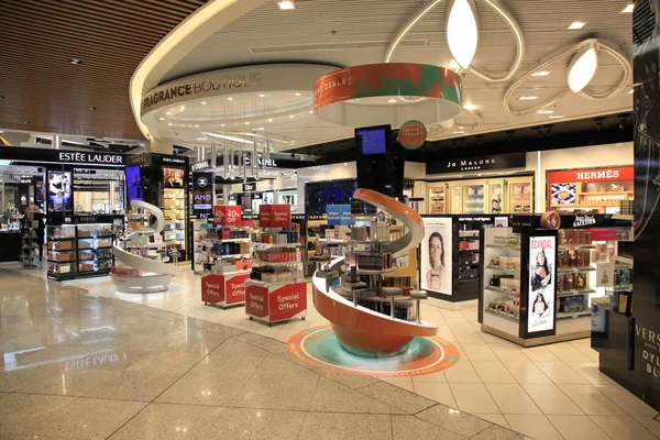 Duty Free Shops am Flughafen eleftherios venizelos in Athen, Griechenland — Stockfoto