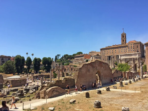As ruínas antigas do Fórum Romano, Roma, Itália . — Fotografia de Stock