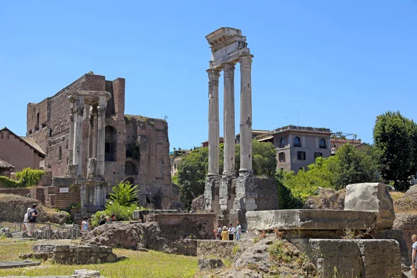 As ruínas antigas do Fórum Romano, Roma, Itália . — Fotografia de Stock