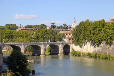 Köprü tiber Nehri üzerinde Roma, İtalya