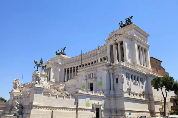 Памятник Витторио Эммануилу II или Алтарь Отечества в Риме — стоковое фото