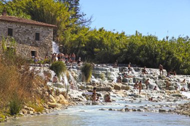  Saturnia termal hamam, Toskana, İtalya, sıcak su kaynakları ile doğal spa
