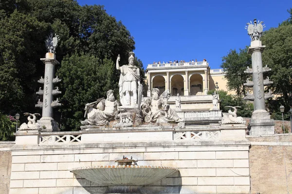 Fuente de la Diosa de Roma y Terraza de Pincio, Plaza del Pueblo, Roma, Italia — Foto de Stock